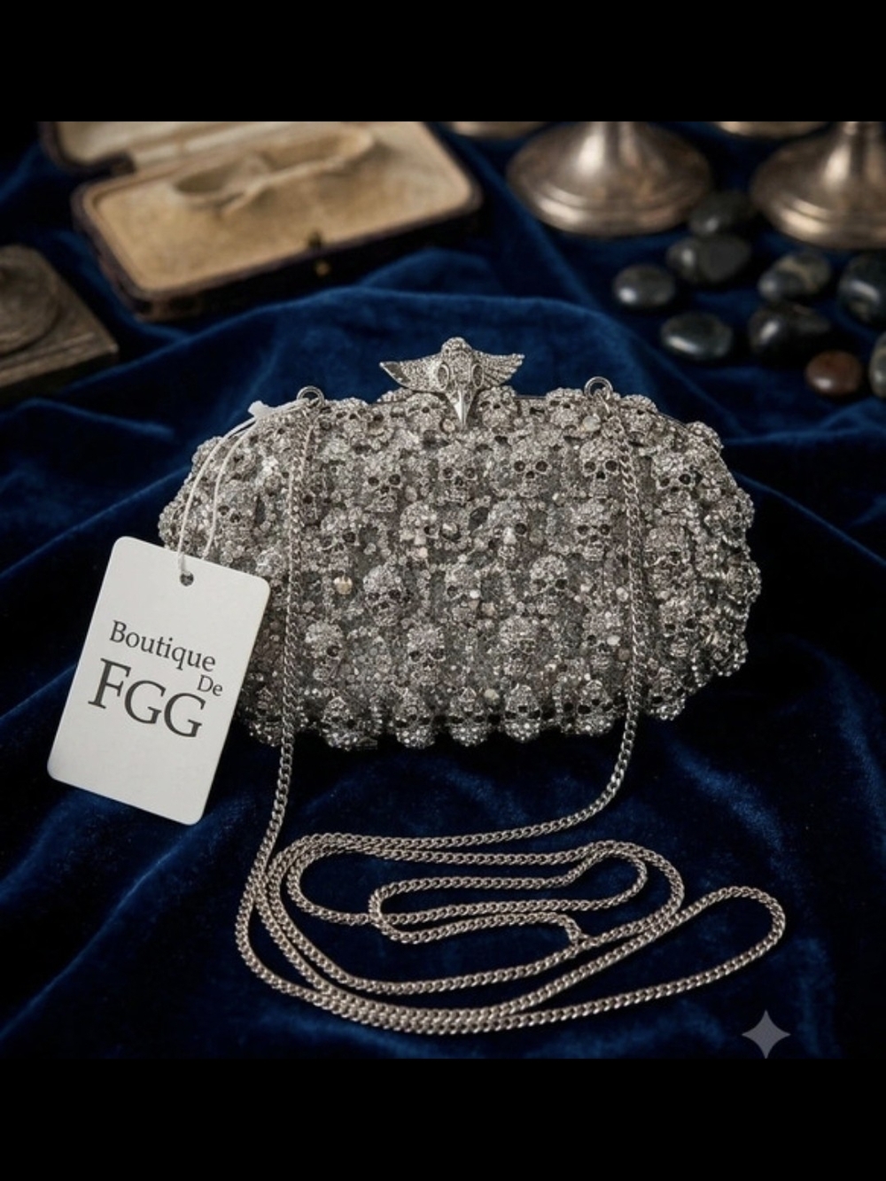Gucci Silver Crystal Skull Embellished Minaudière Clutch